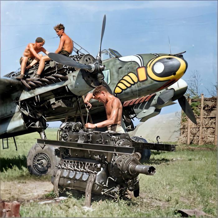 这几哥们战后完全可以一起开个维修厂，飞机都可以修还有什么不可以修的？

第一眼还