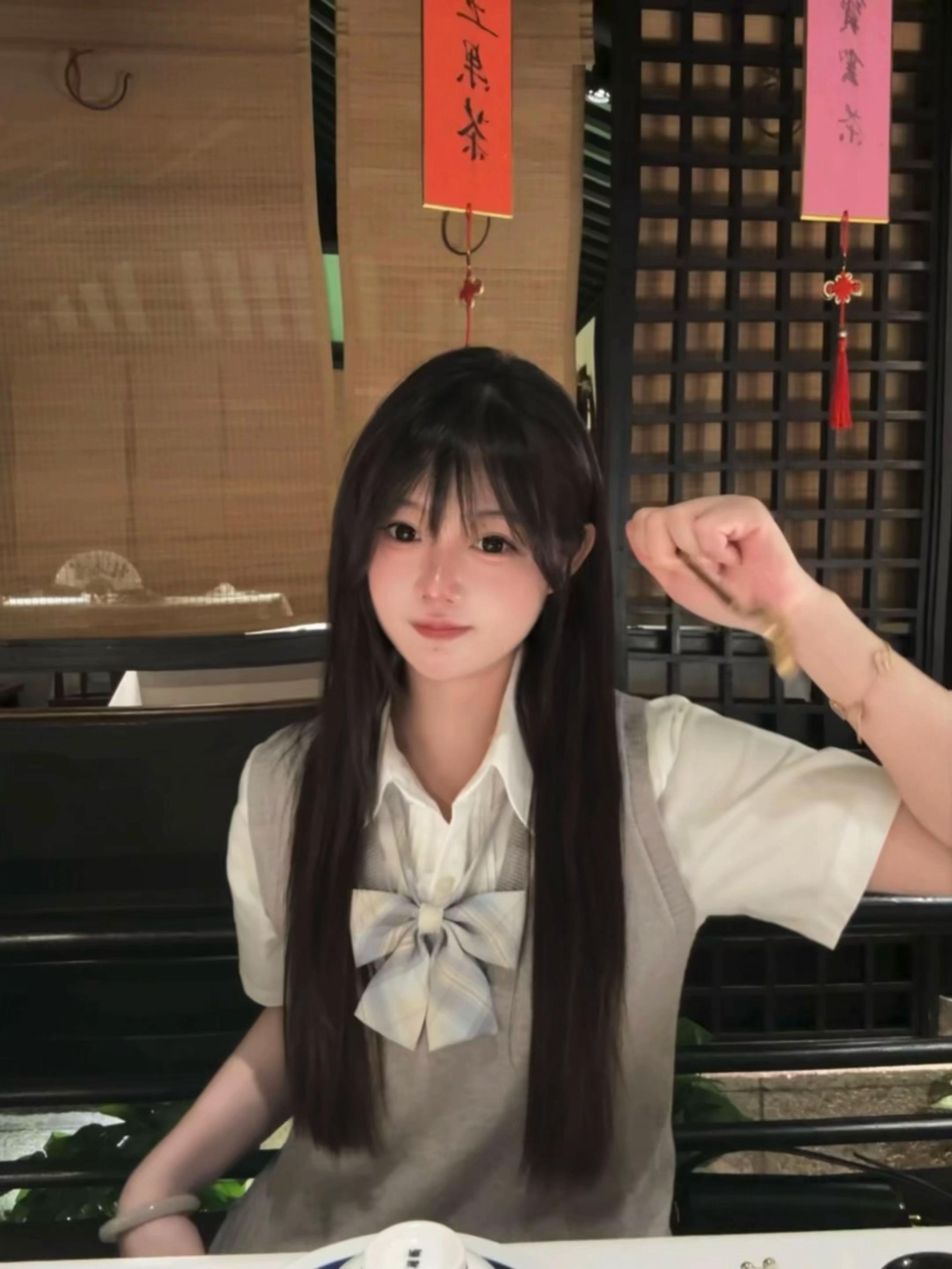 和美女待在一起的时光当然是幸福又短暂555