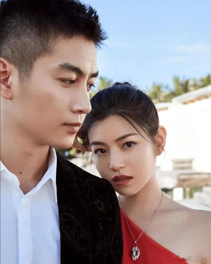 陈妍希爆出真相：我离婚，因为他一天说话不超过十句。你看陈晓在颁奖礼上，全程盯地板