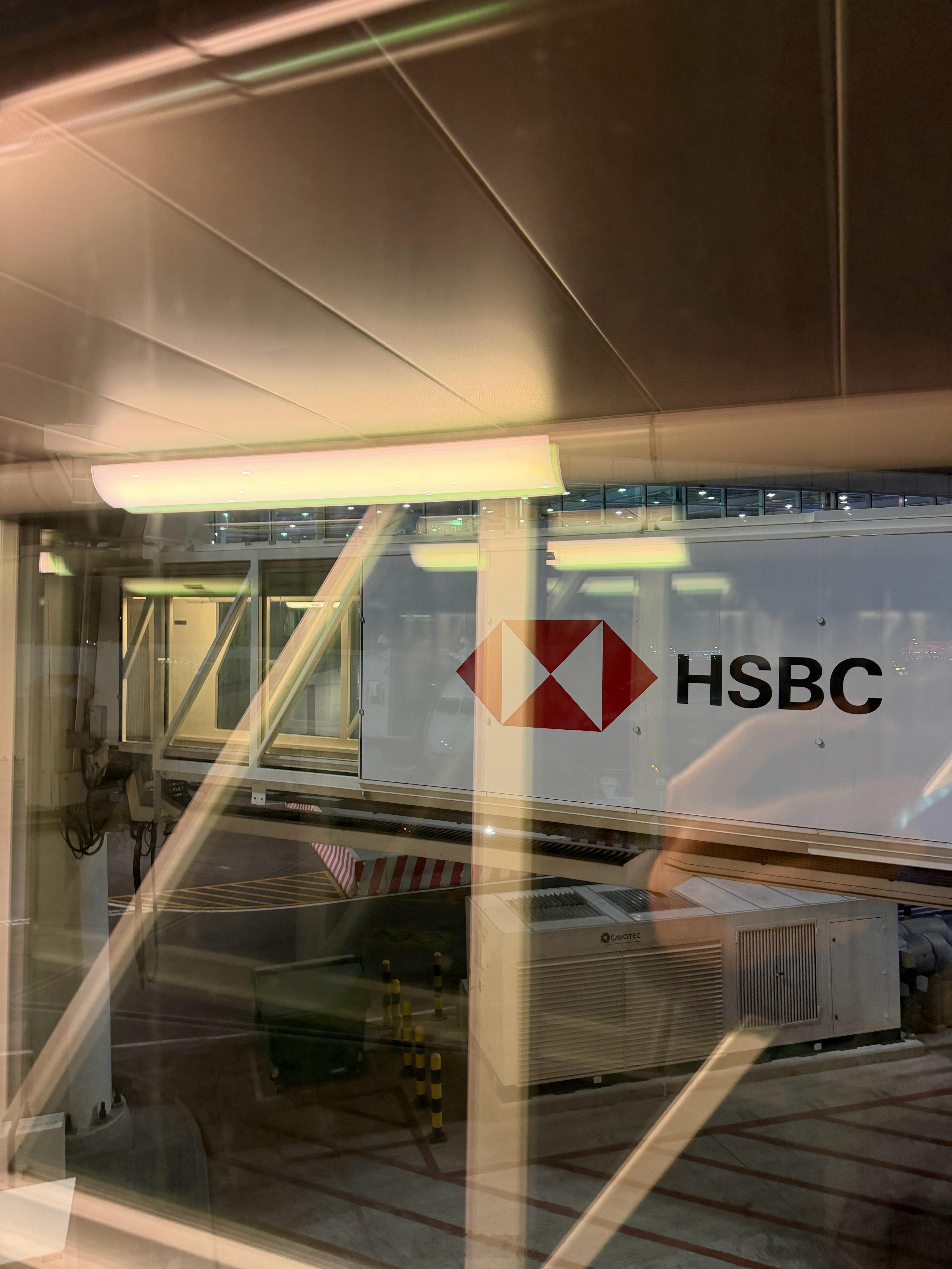 HSBC包场迪拜机场了走了一圈，怎么感觉没有卡塔尔机场豪呢？ 阿联酋·阿联酋迪拜