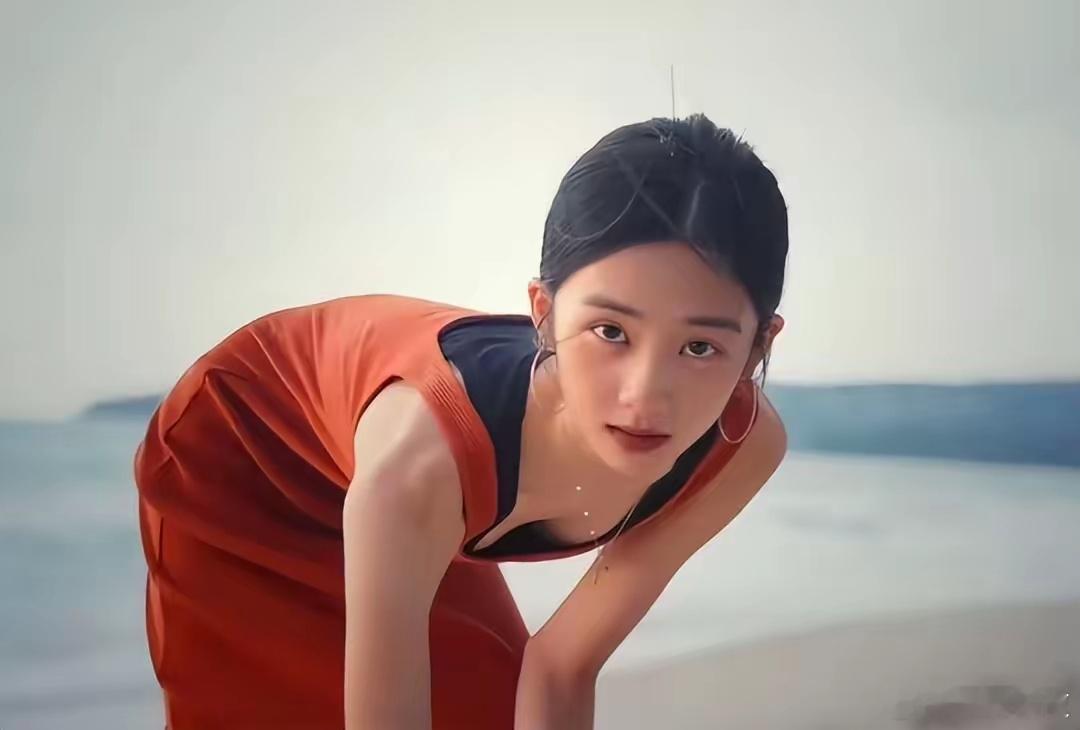 星二代们的人生，总是超出我们普通人的想象。黄多多出道即巅峰，“资源咖”标签不好摘