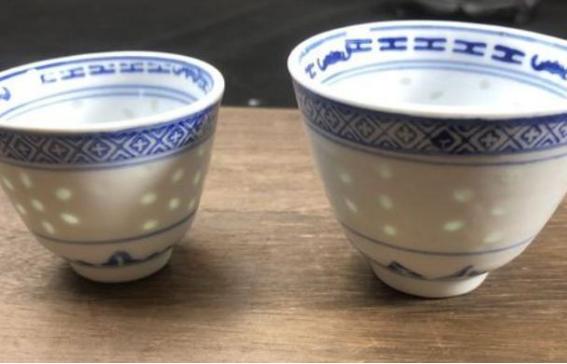 2018年，英国首相特蕾莎梅访华时，收到的国礼是一对茶杯。原本，首相并未在意，谁