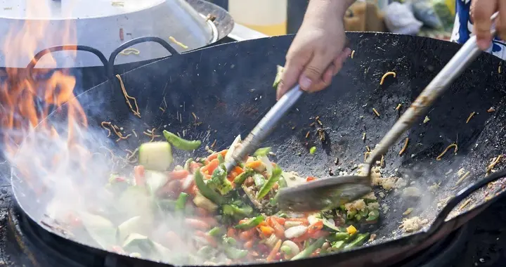 花生油、玉米油、大豆油做菜时该怎么选？换着吃更健康