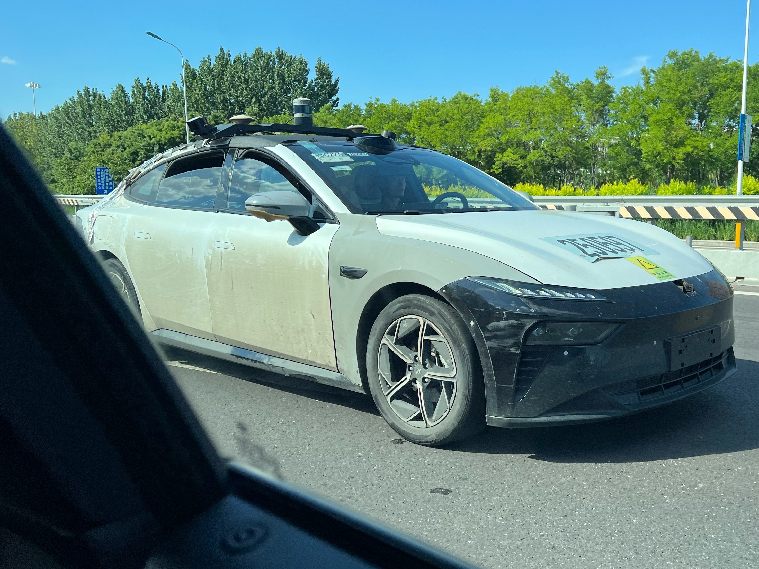 懂行的说说，这个是测什么的？测路还是测车 还是测驾驶辅助？如果是正经跑路试的，真