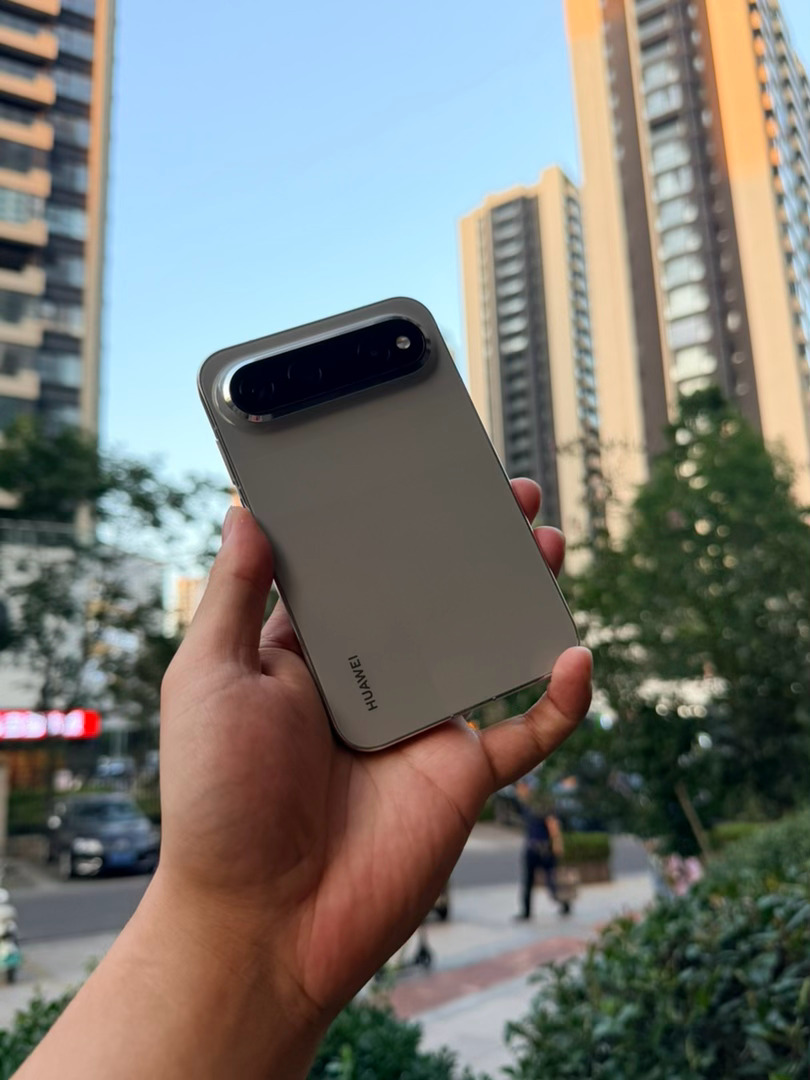 华为阔直板首日销售超18万台18 万台也太夸张了，不过作为 18 万分之一，还是