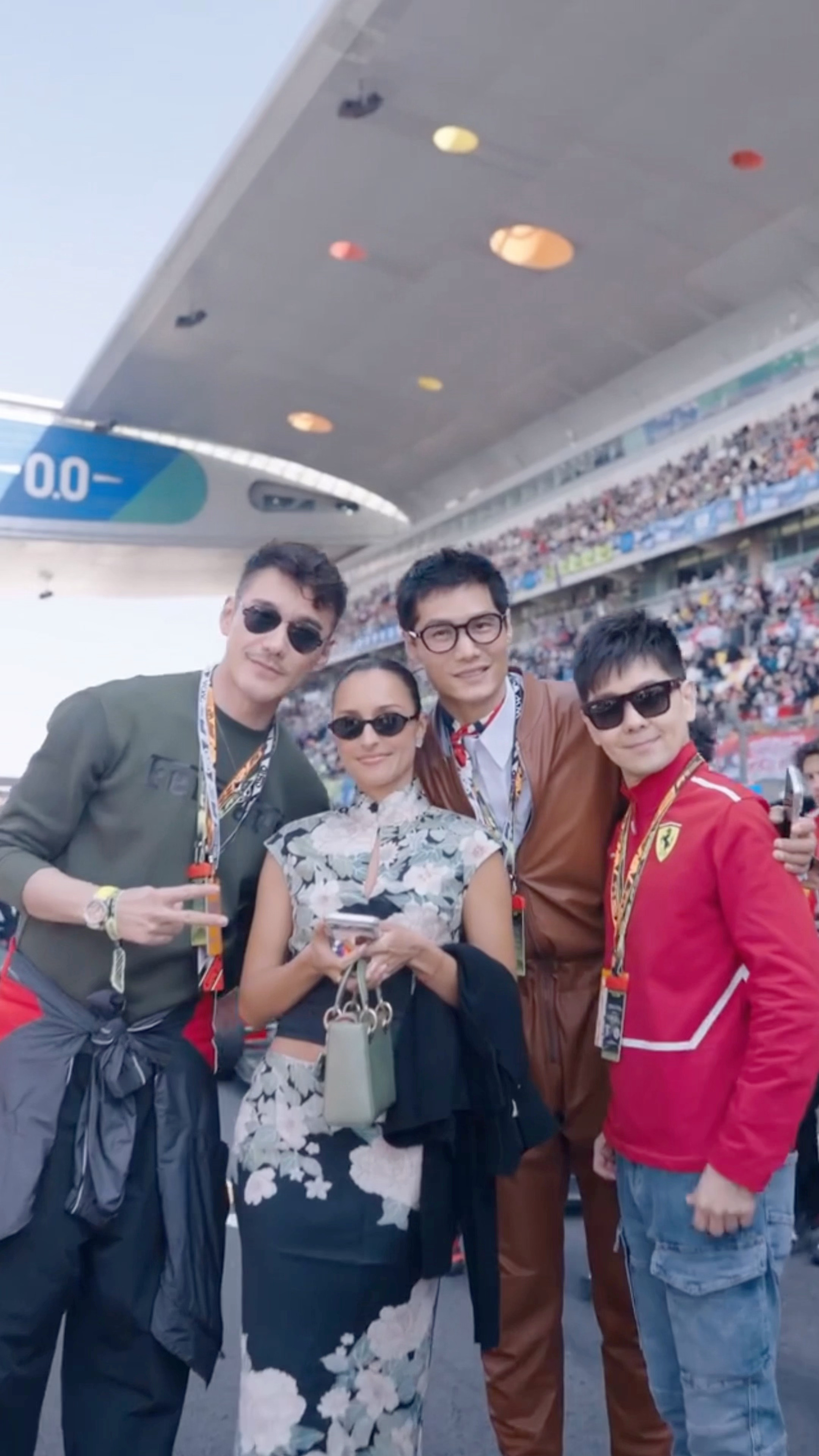 胡兵林志颖还有一位不认识围着mrs. leclercF1中国大奖赛