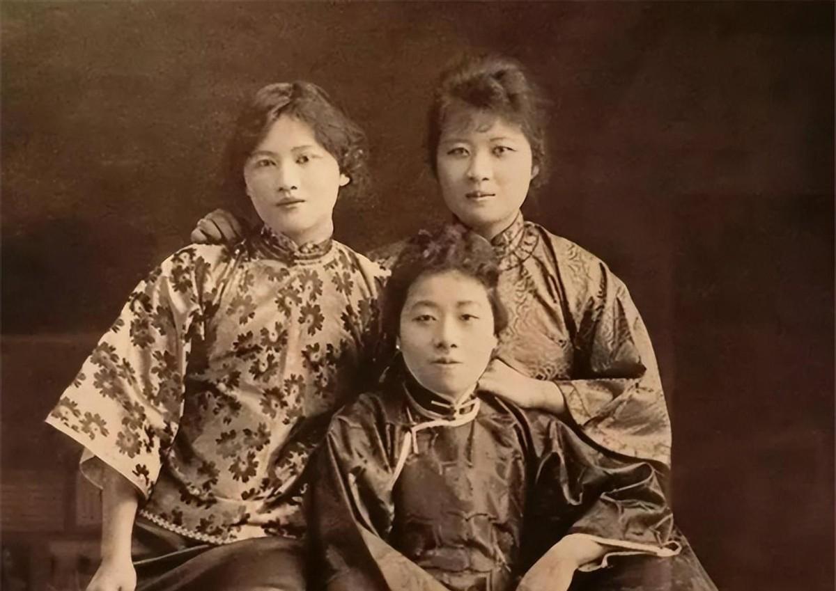18岁的于凤至在1916年嫁给15岁的张学良，令人意想不到的是她在洞房夜竟向张学