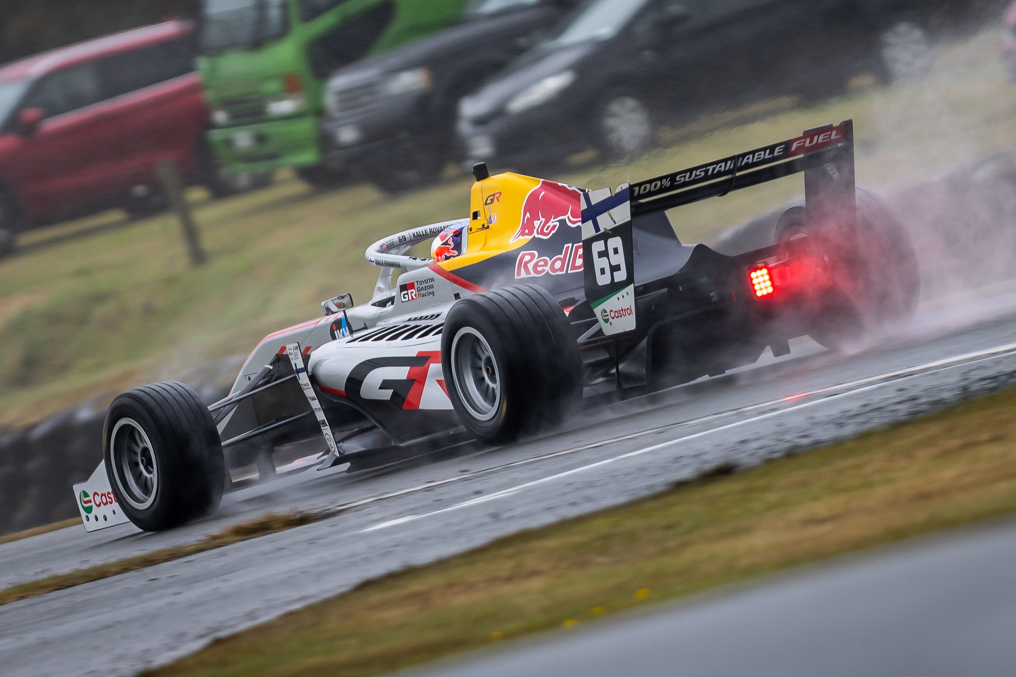 2026赛季区域方程式大洋洲杯第三轮首回合，罗万佩拉在湿地上发挥出色，最终实现参