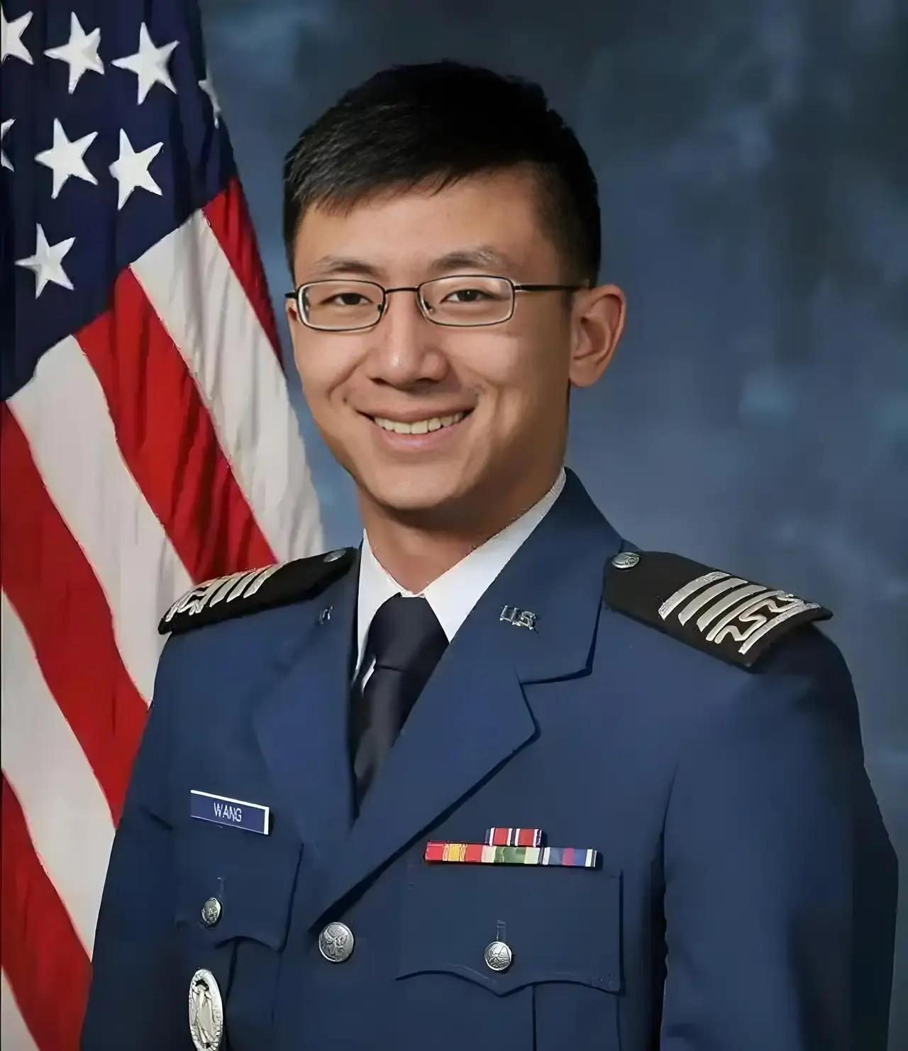 为什么现在的小年轻没几个亲美的？

大家看到国家这么强大，军队这么有实力，越来越