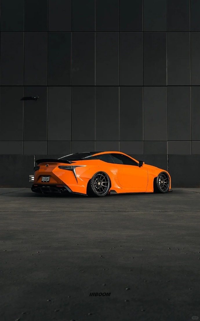 哇塞！这台 LEXUS LC500 的颜色，我这小人可是从来都没见过呢，简直惊掉