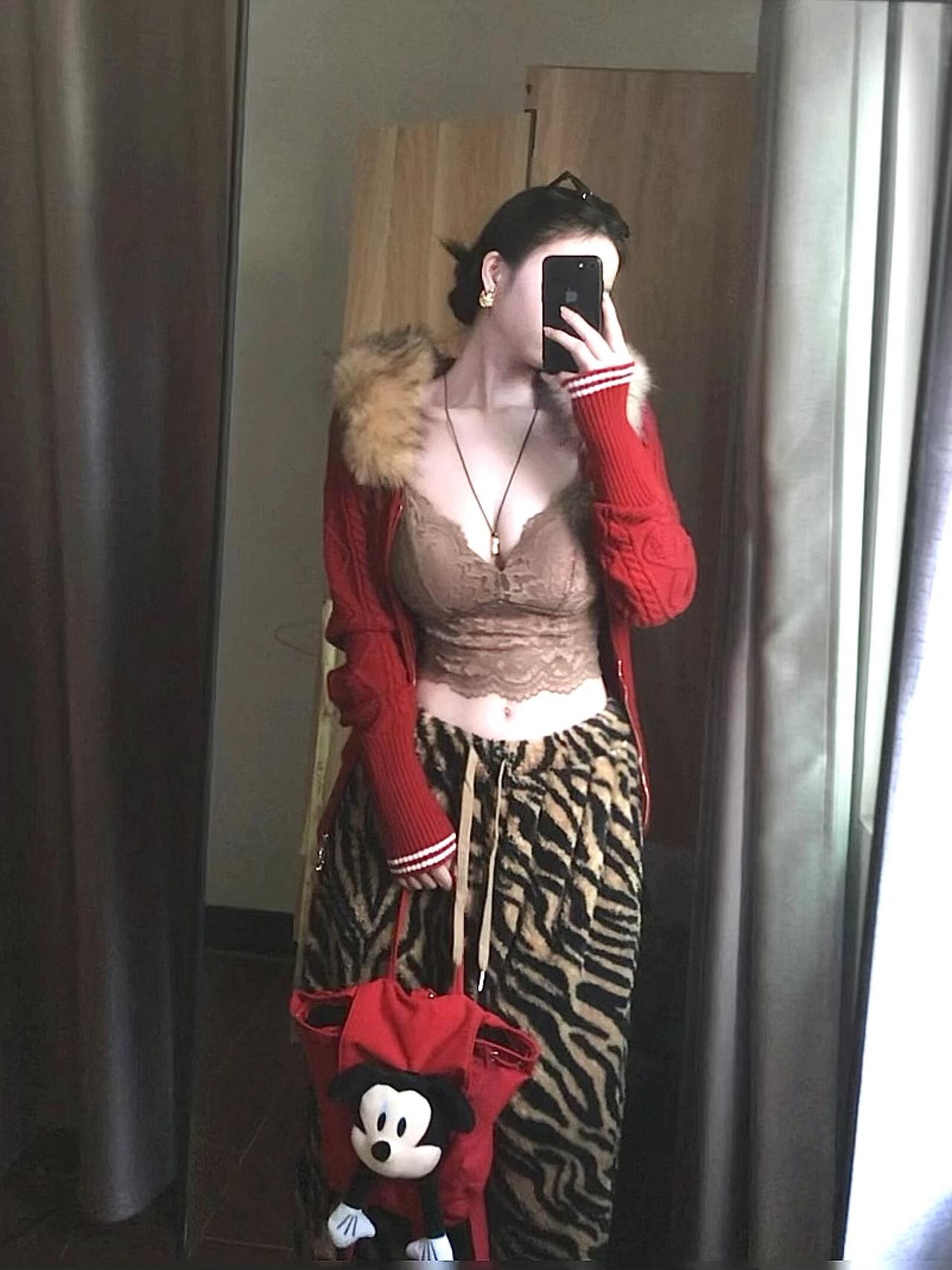 毛茸茸的大圆帽尊的很有时髦感！谁懂！|