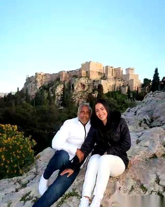 你敢信吗？有个人，在世界杯这种级别的比赛前，给自家前锋出的主意是——多搞点“夜生