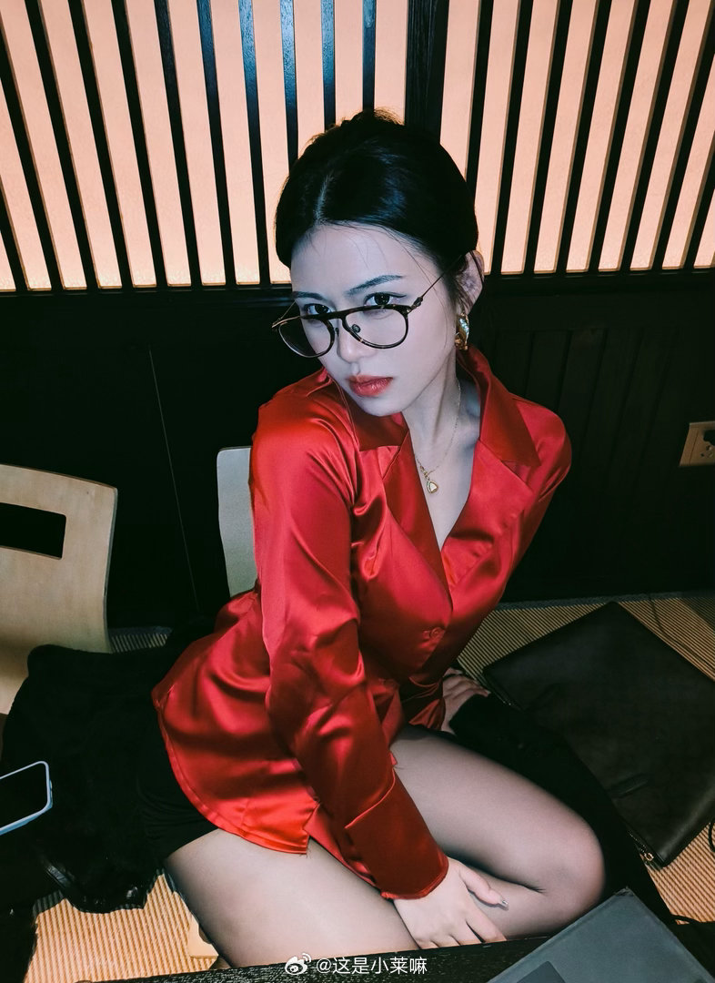 还是眼镜有感觉 