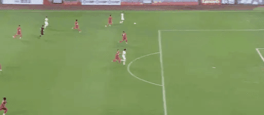 梅州客家0:3延边龙鼎，延边队黄振飞的第一个进球到底越没越位，部分梅州客家球迷认