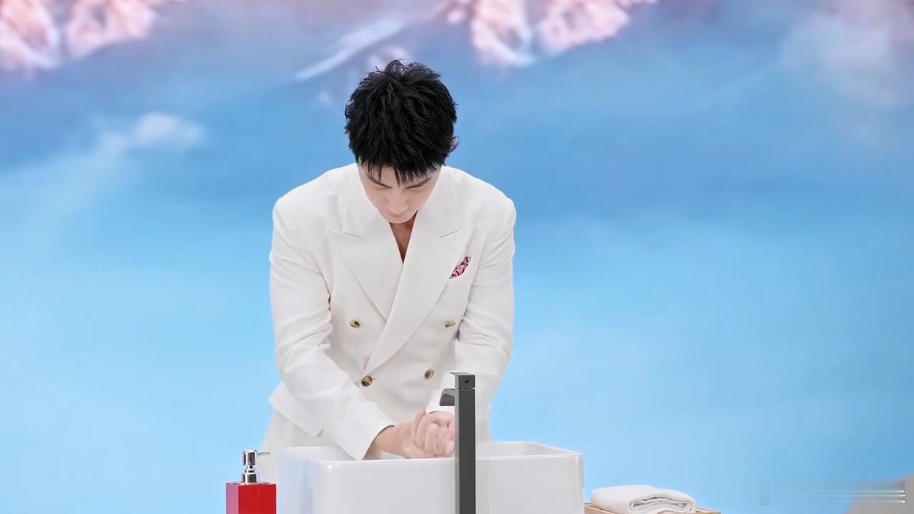 #肖战沉浸式洗手#哈哈哈专注于洗手 ​​​