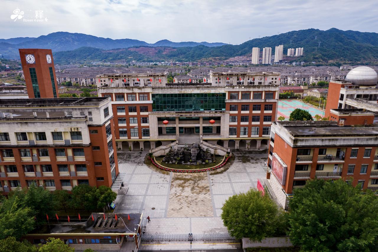 换房，是给孩子换学校的最优方案
学校的好坏，关乎孩子的未来。做父母的不一定有能力