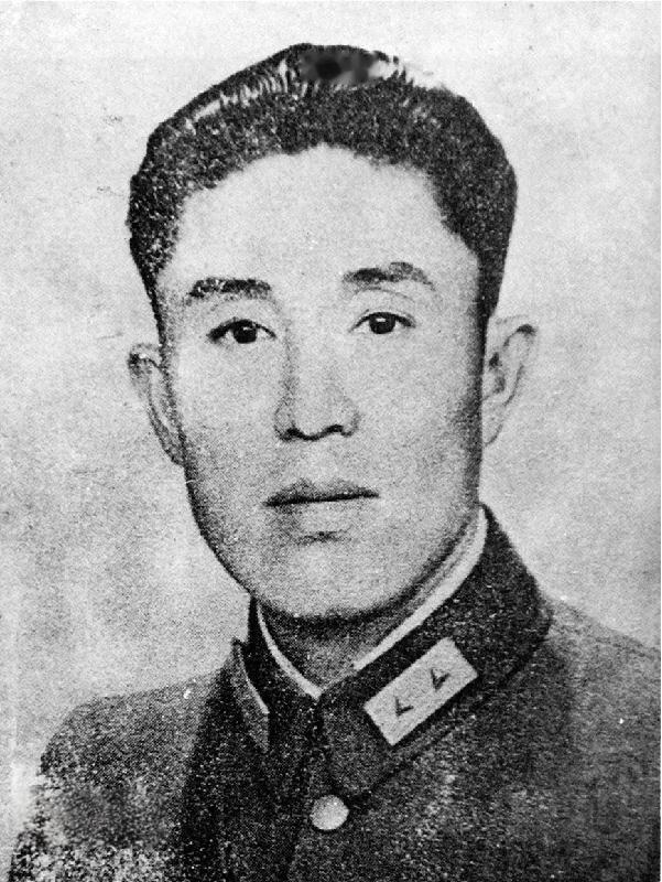 1950年，郑洞国去看病，路过北京时，被周总理叫来家里吃饭，席间，周总理问他：“