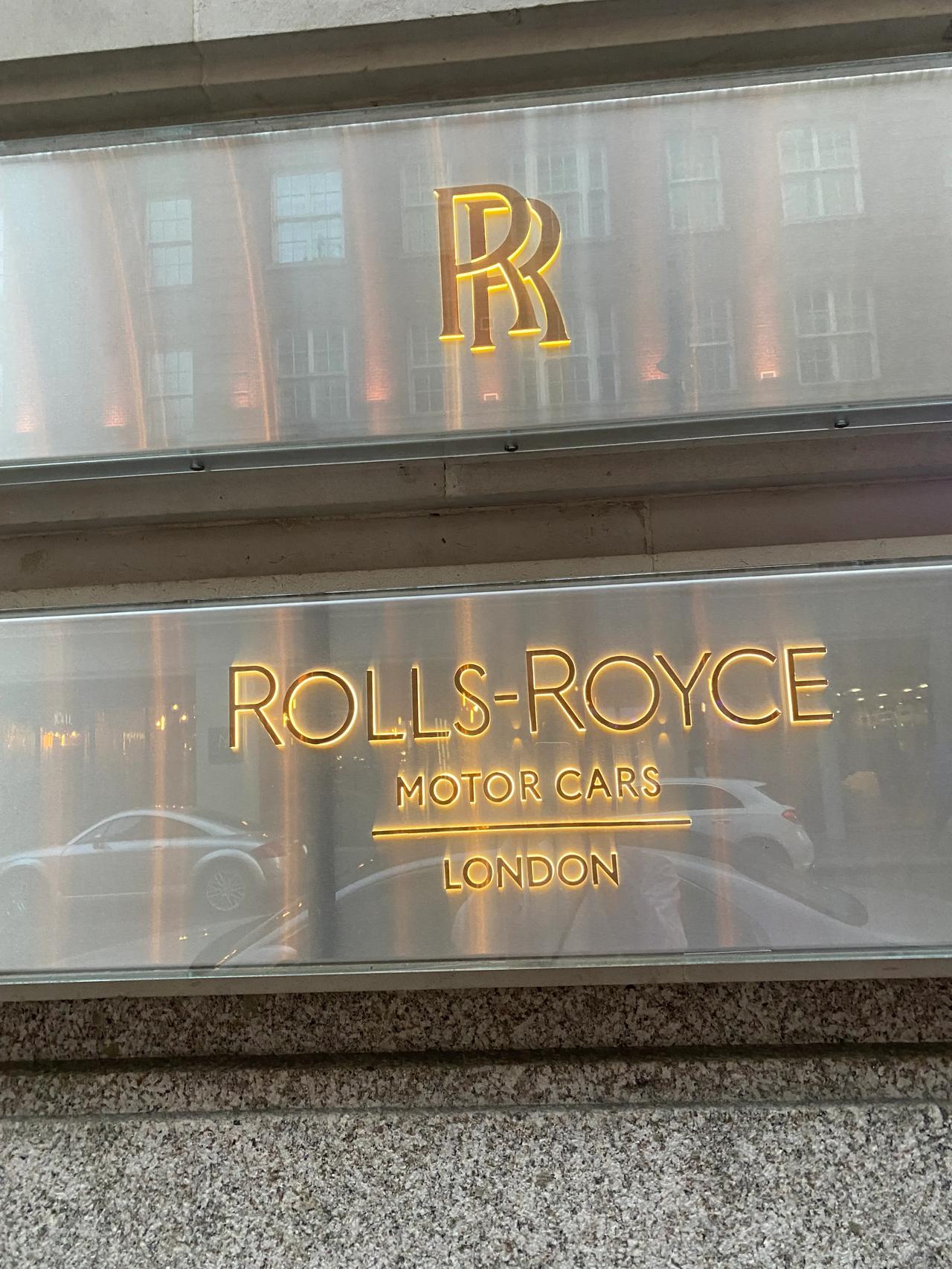 劳斯莱斯！这辈子想要！