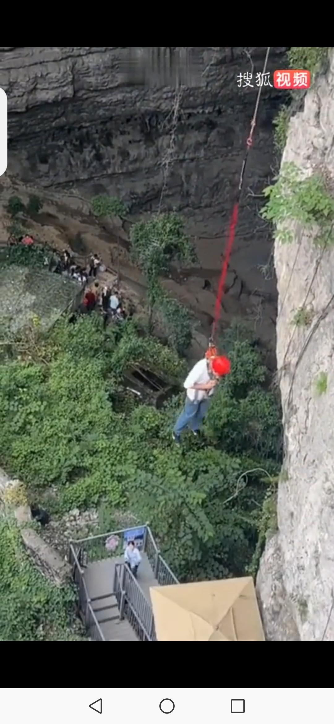 谁发明的“窝囊版”蹦极？

四川“窝囊版”蹦极爆火！23米缓降不惊魂，网友：这才