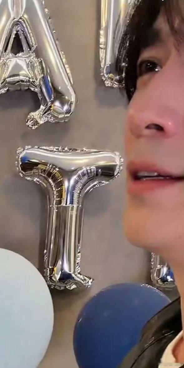 朱一龙 禁止欺负三旬老实人 不要再欺负老实人朱一龙了。我和你们拼了。   