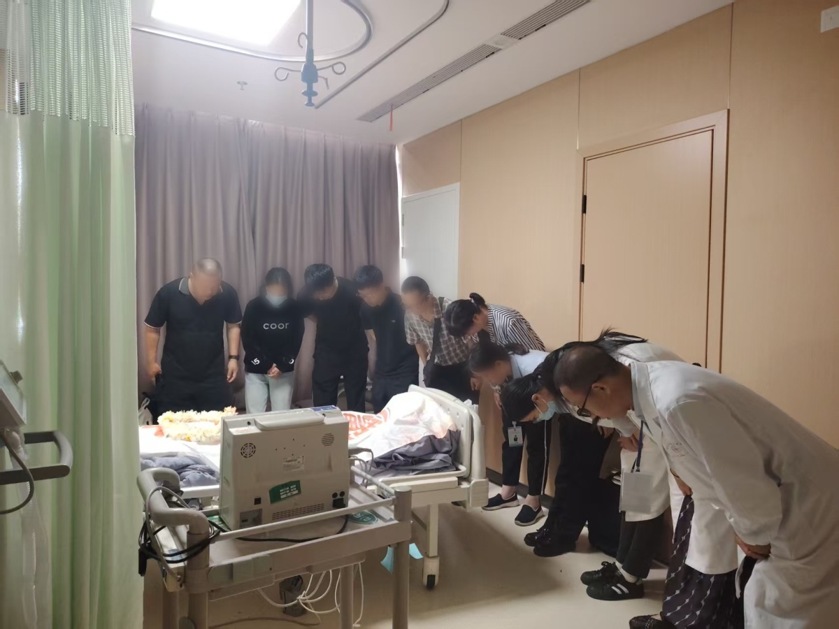 宁波96岁老人大爱长存用生命传递温暖 6月5日，96岁的宁波朱大爷安详离世，家人