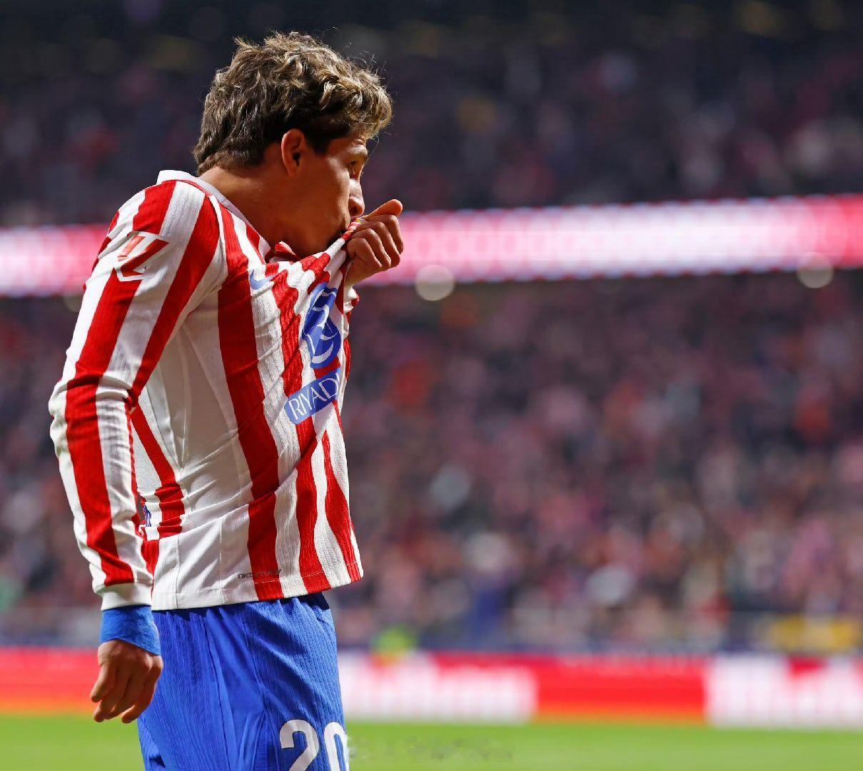 朱利亚诺本赛季参与了14个进球（6球8助攻），已经超过了上赛季的5球8助攻。 