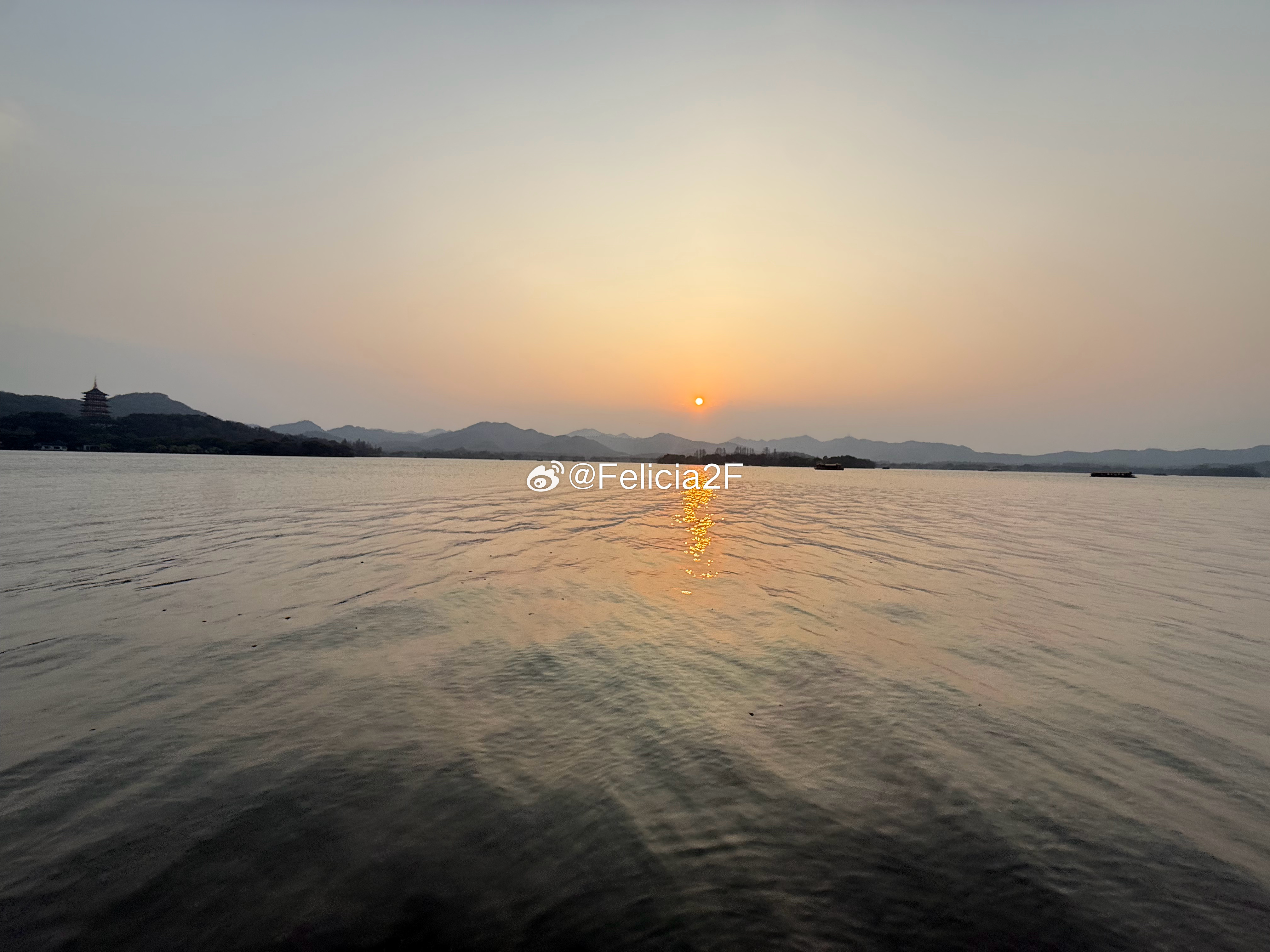 只需要和同样珍视你的人保持联系只有爱你和鼓励你的人才值得你动用心神世界上很多东西