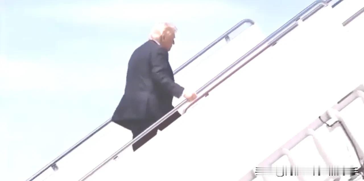 若特朗普从华盛顿飞往北京，全程约11100公里的航程，以空军一号900-950k