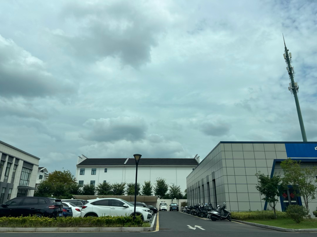 三伏天外出采访，一路汗流浃背。 宜兴·丁蜀镇综合行政执法局