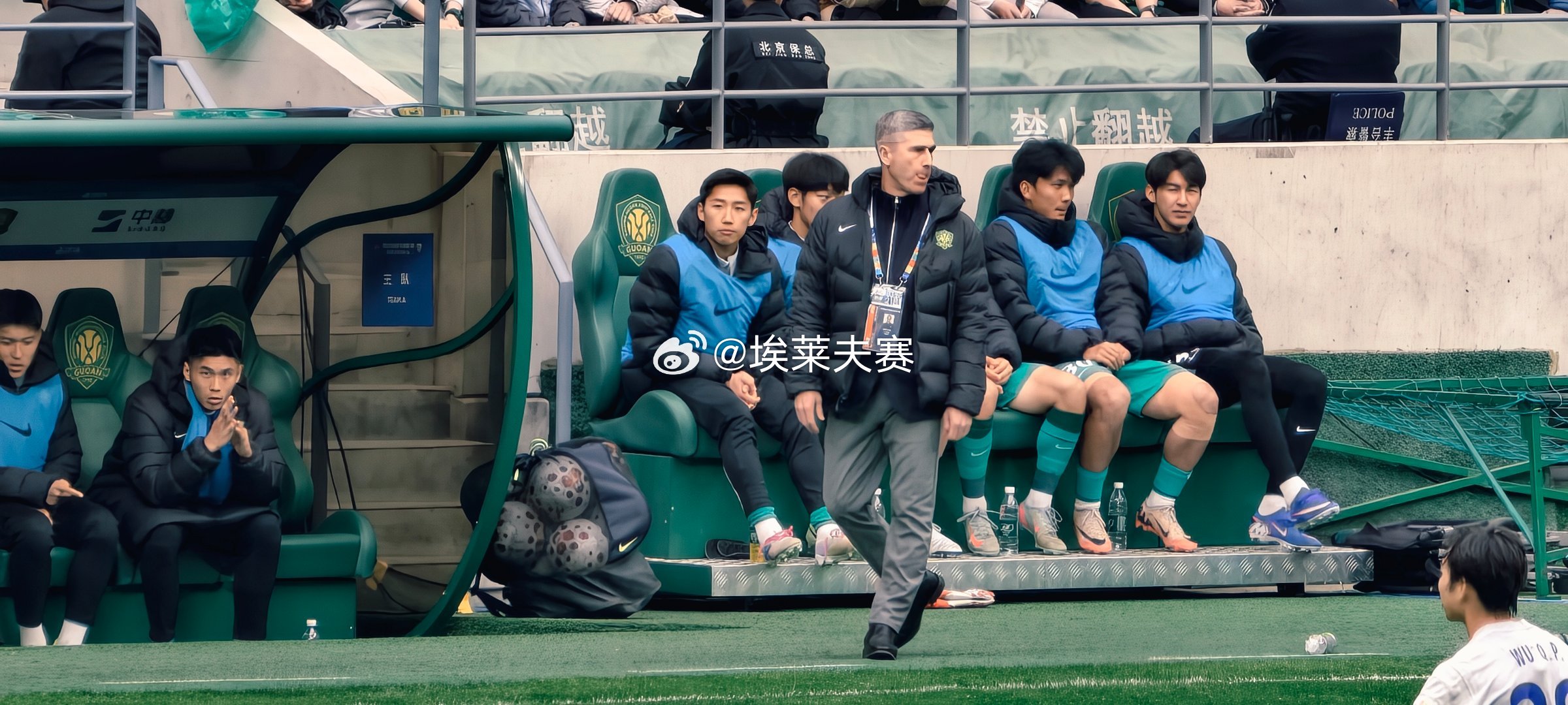 北京国安北京国安vs上海申花 两位主帅上半场对比。急躁VS沉稳 北京·北京工人体