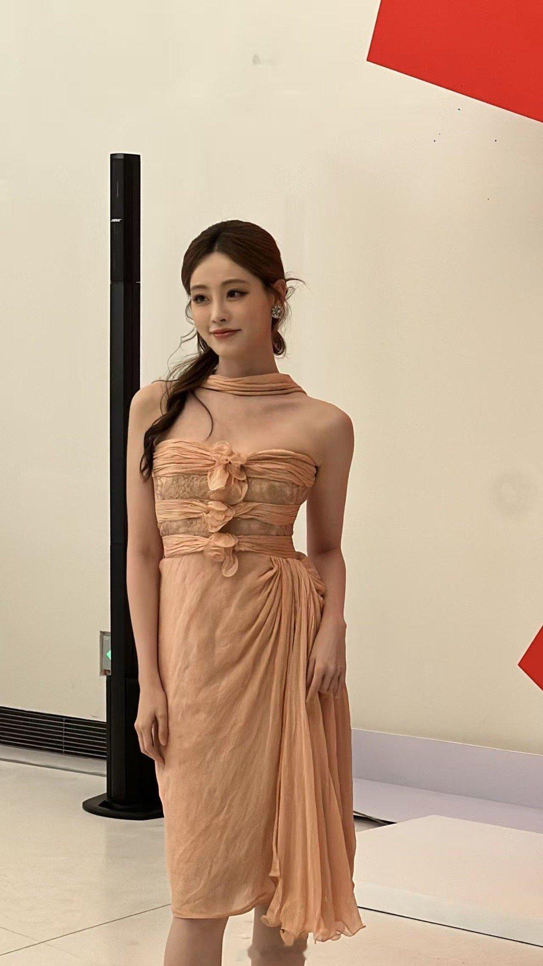 Wallpaper中文版设计大奖红毯生图来了！刘雨昕、刘柏辛、谭松韵、周笔畅、容