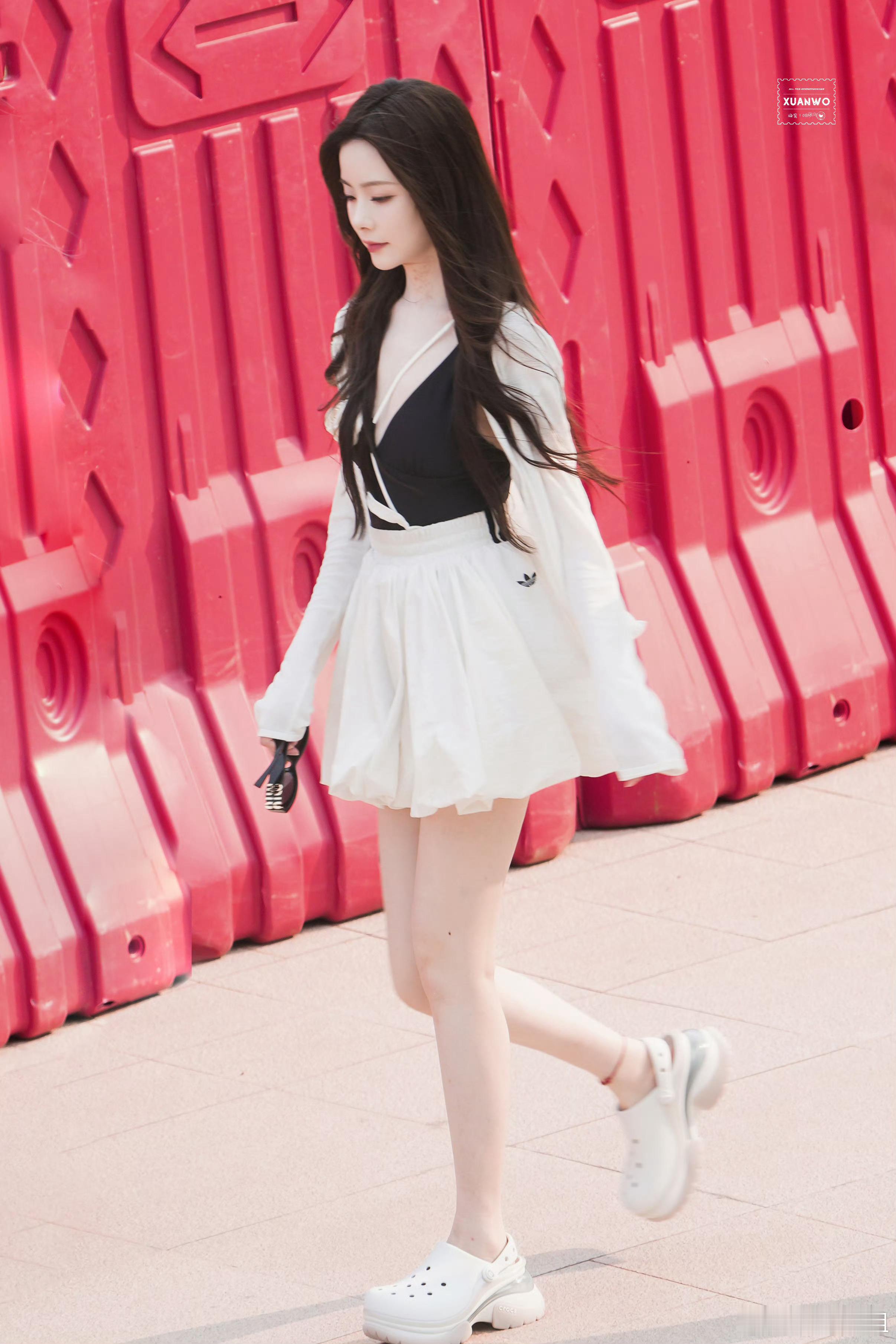 陈卓璇饭撒这块手拿把掐陈卓璇给粉丝录早安音频不缺会唱的，缺的是陈卓璇这种又会唱又