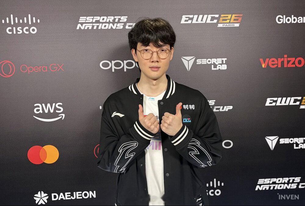 Viper队内战术定位Viper在BLG的战术定位已从传统核心ADC转型为“弱侧