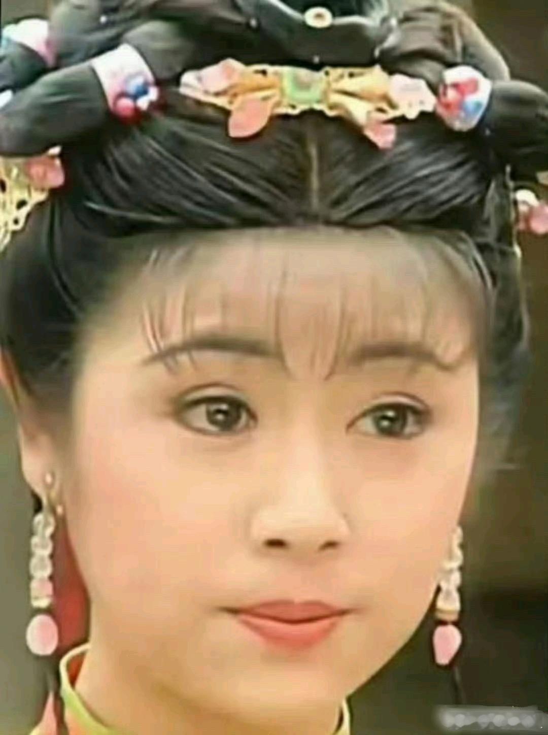 为什么第一部紫薇看起来没有第二部漂亮，明明都是林心如饰演的啊 