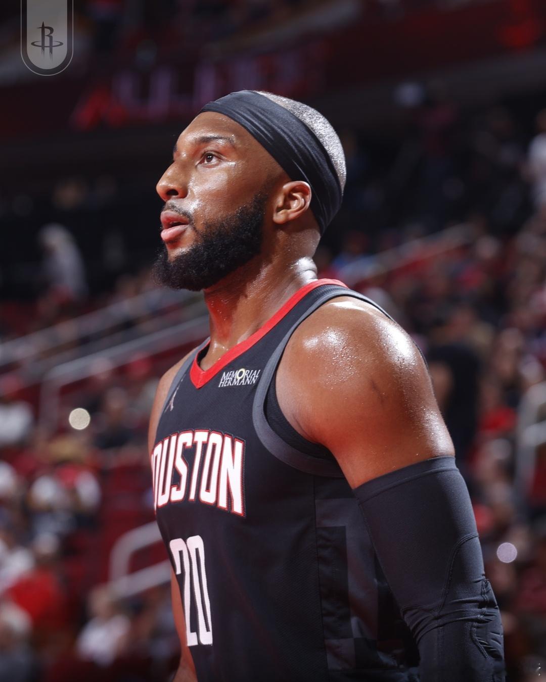 140-116，毫无悬念火箭24分狂胜开拓者！又是一场团队式酣畅淋漓的胜利，全队