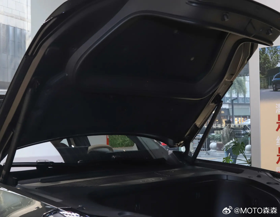 学gravity就要学全套，把前备箱密封条做到机盖上去好像只有L90做全套了 