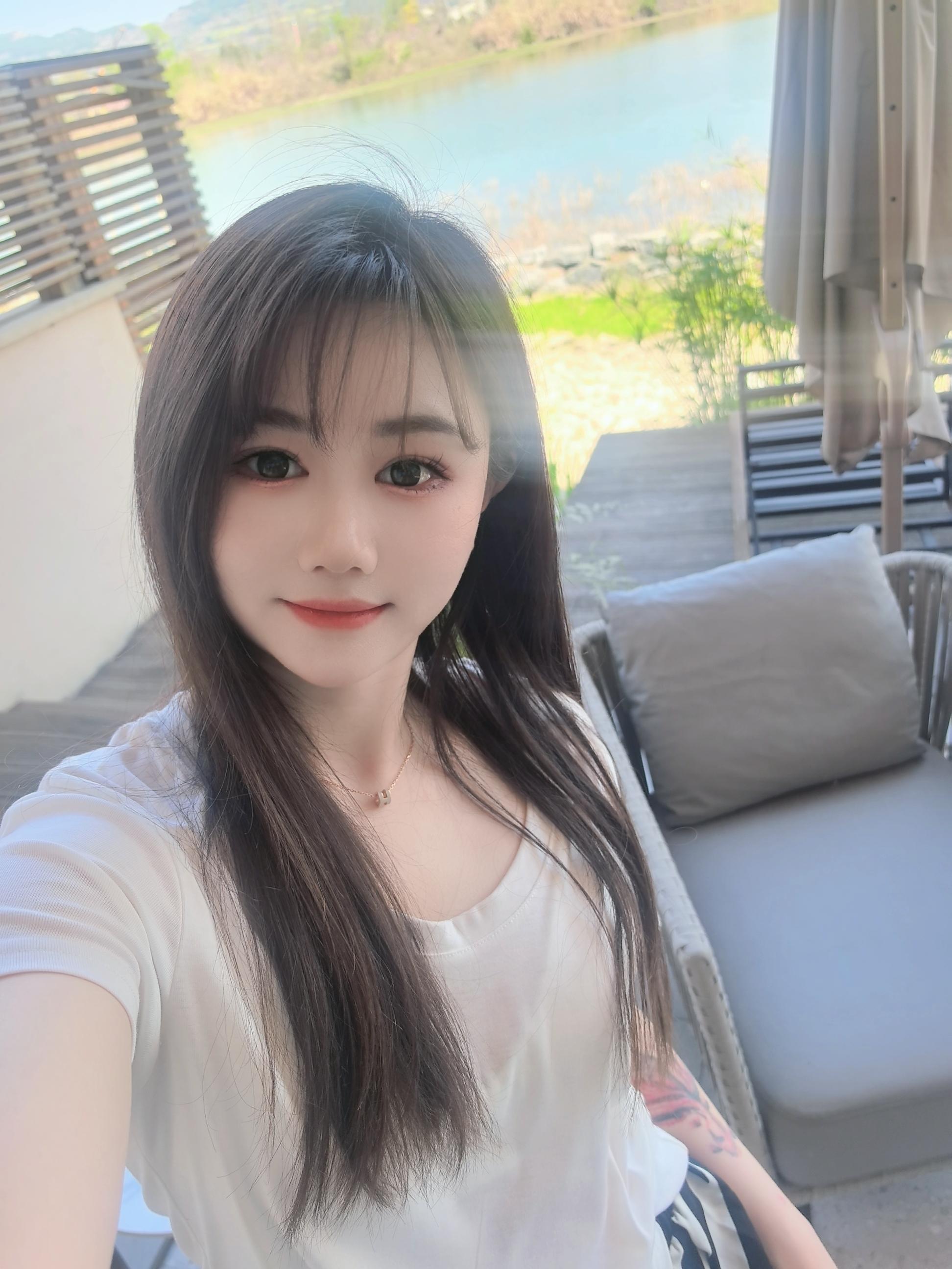 出现一下。 大家最近都好吗？