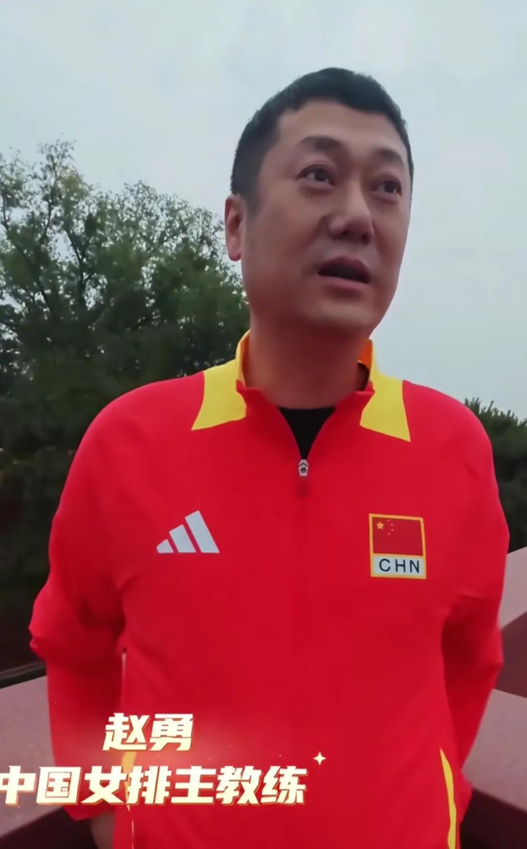 别的不说，
就赵指导的临场指挥而言，
跟他的前任相比，
有个显著的特点，
纠错试