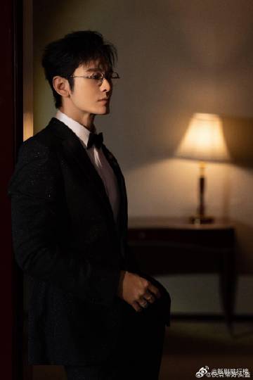 黄晓明万茜澳门风云 这次的黄晓明与万茜，宛如澳门大佬的完美代言！他们的配合又默契