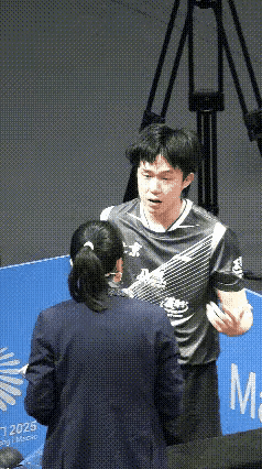 王楚钦这个人，完全不经扒

因为一扒你就会发现，他对球拍的执念早已埋下伏笔。全运