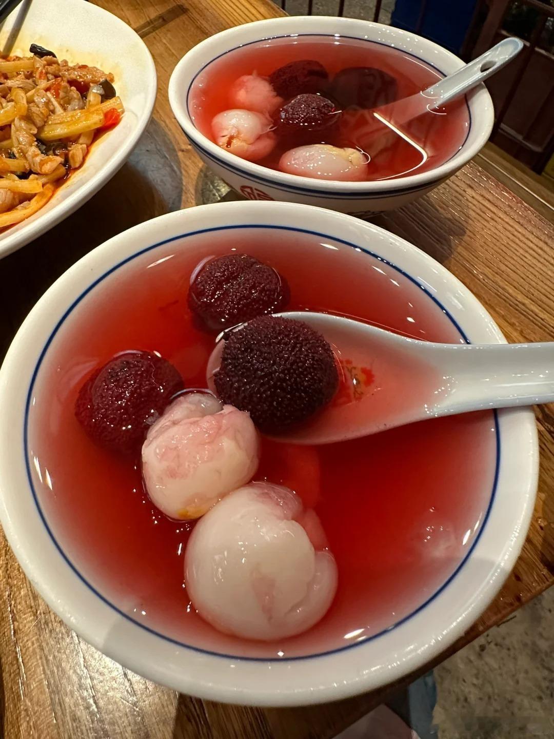 这个！！！好好吃啊不愧是口口相传的菜！感谢本地人带路~[送花花]#美食##日常#