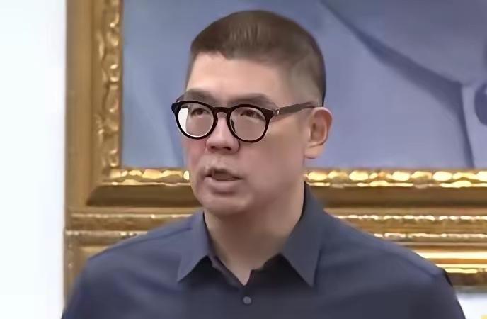 连胜文说，2009年底他被诊断出有肾脏恶性肿瘤，简直是晴天霹雳！

别人查出大病