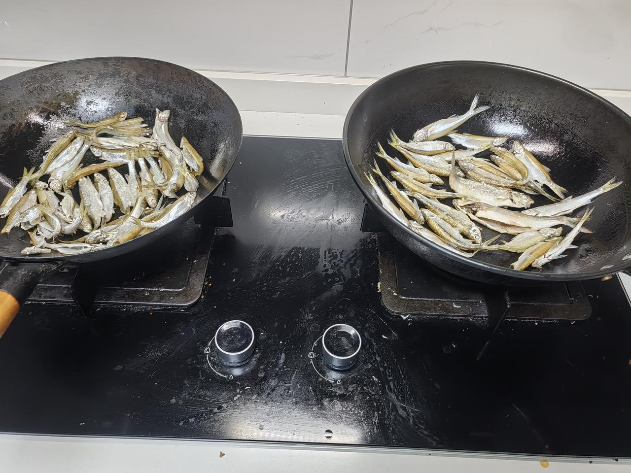 专钓小白条，成绩还不错！
今天下午2点三十分开钓，还是2.7米短杆，专攻小白条，