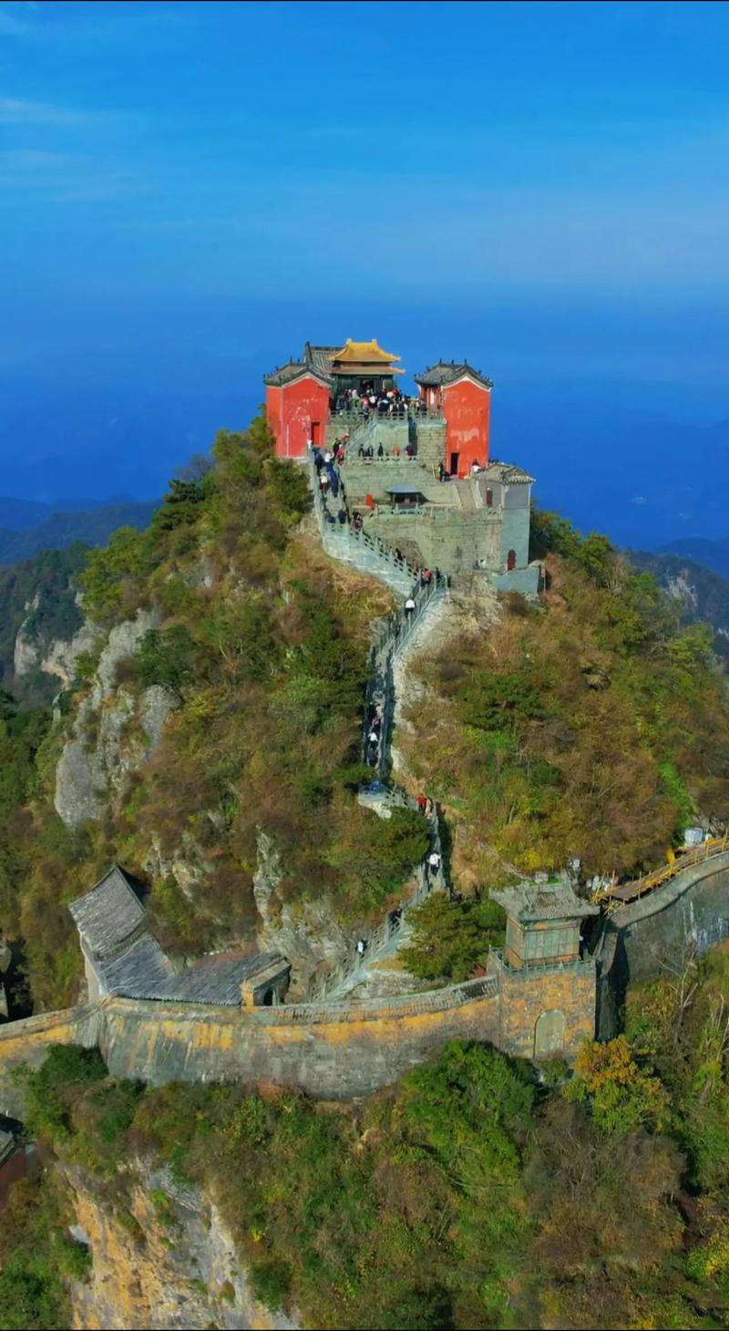 湖北的山地旅游线路那可太有魅力了。要说湖北十大山地旅游线路里最吸引我的，还得是武