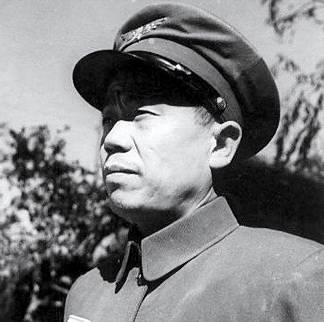 1973年，南京军区副参谋长王近山中将前往金寨视察，顺道去往第12军某部医院看看