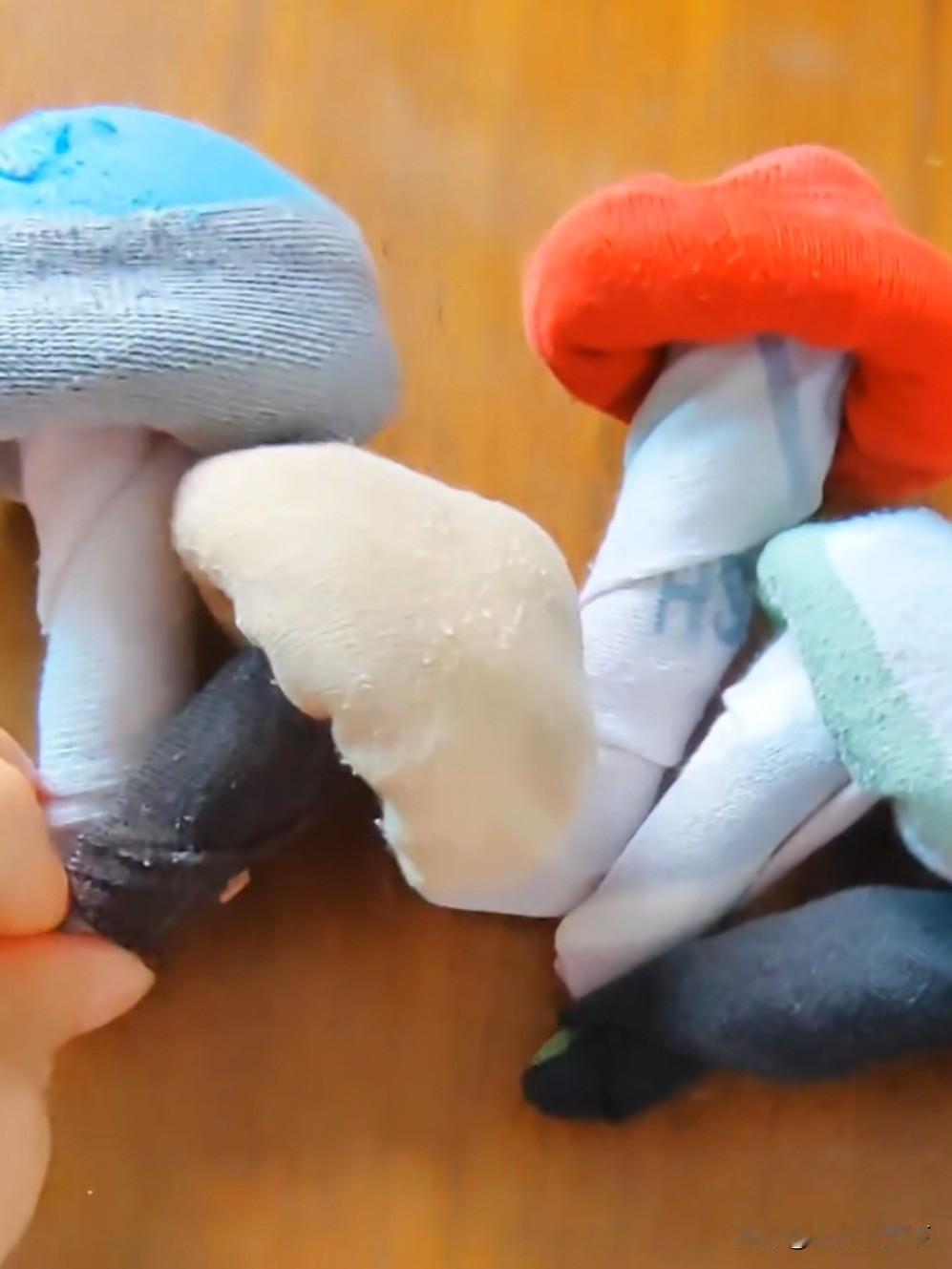 看到吉林一男子炫耀他老婆把袜子叠成蘑菇状，我想应该大部分甚至是90%的中国已婚男