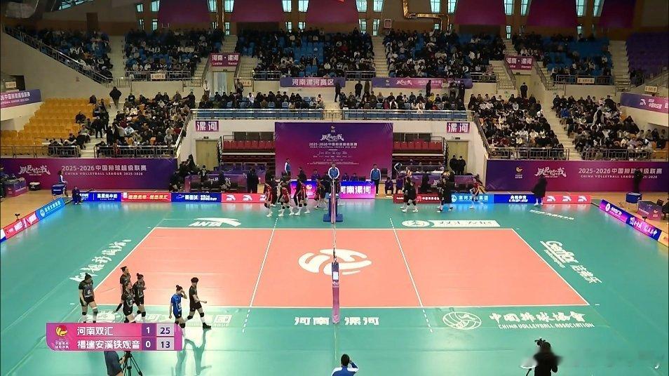 25-13，河南女排第一局横扫福建女排，没想到分差这么大。排超河南女排