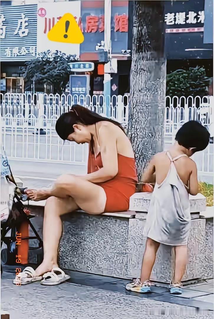 落差刺眼！徐州昔日女老板流落街头，带女儿风餐露宿半月，现状让人破防
 
徐州街头