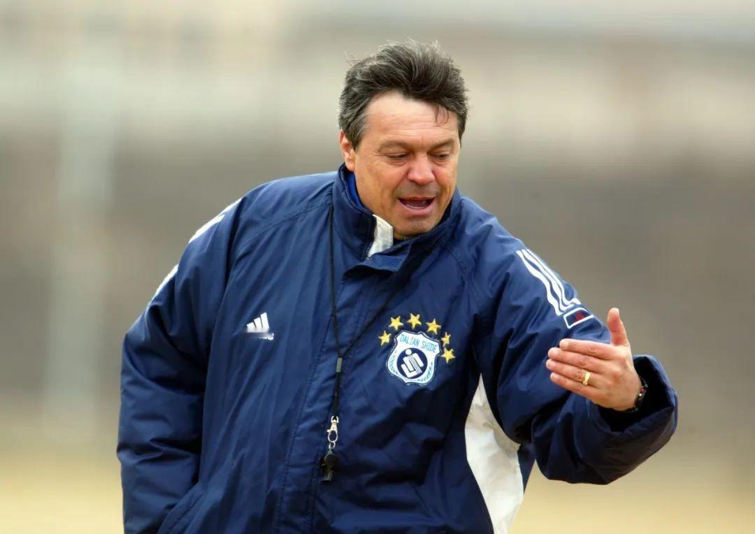 老球迷还记得科萨吗？
最新消息，前武汉红桃K、大连实德、陕西产霸的主教练科萨诺维