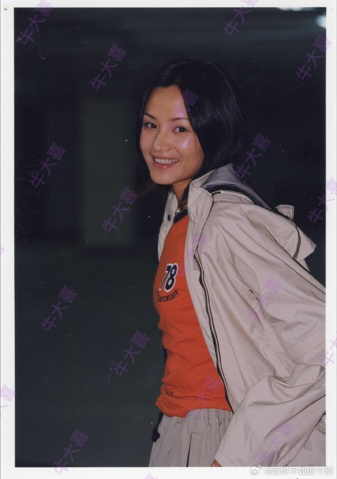 瞿颖 气血充盈的美  不装嫩、不焦虑，瞿颖把岁月活成了底气，这才是女性最迷人的样